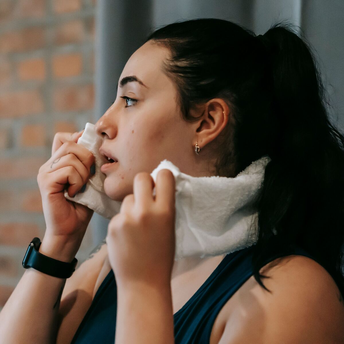 boutons-de-transpiration-sur-le-visage